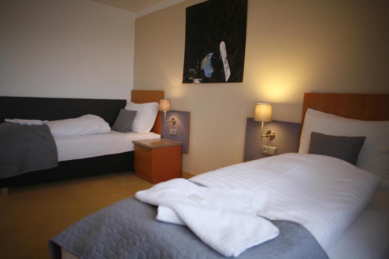 Hotel Pod Vlekem Loučná pod Klínovcem エクステリア 写真