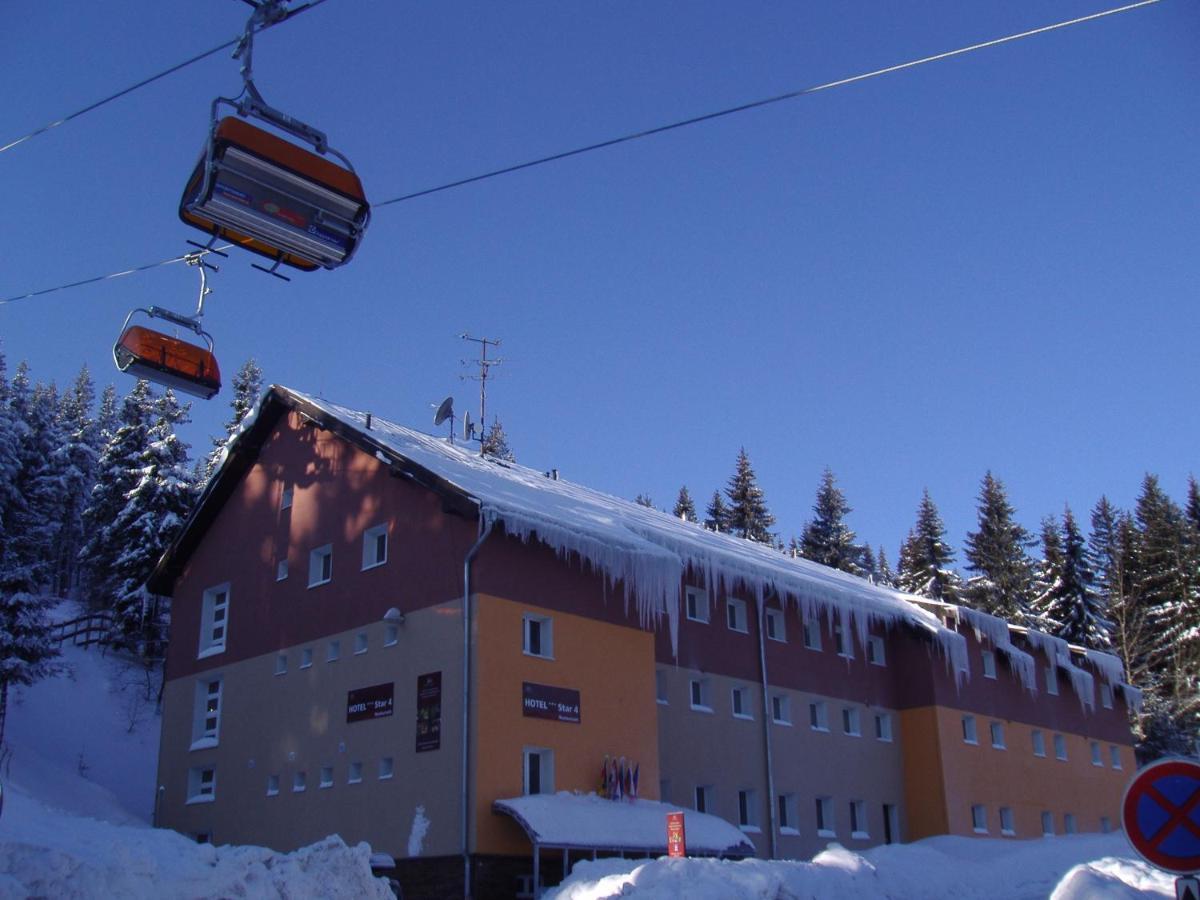 Hotel Pod Vlekem Loučná pod Klínovcem エクステリア 写真