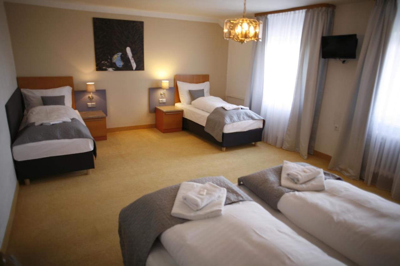 Hotel Pod Vlekem Loučná pod Klínovcem エクステリア 写真