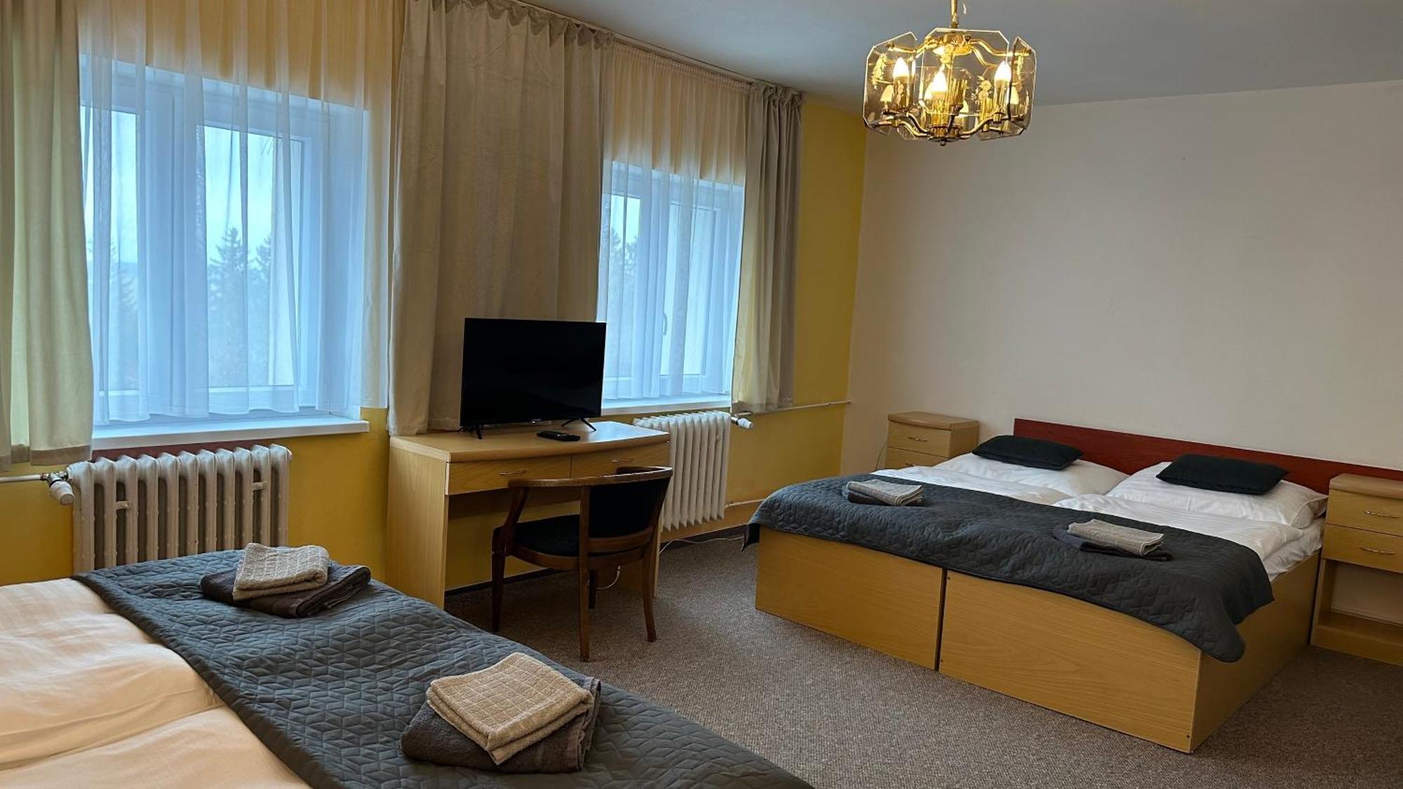 Hotel Pod Vlekem Loučná pod Klínovcem エクステリア 写真